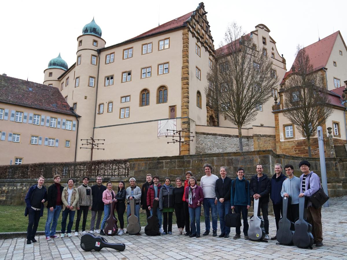 „Spielend gesund“ für Gitarrenklasse