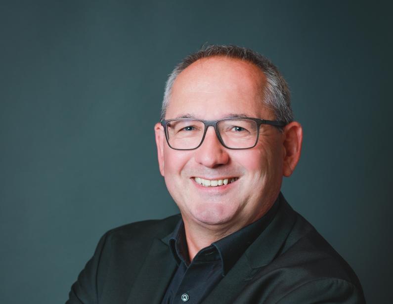 Auf dem Foto ist Eberhard Leuser zu sehen.