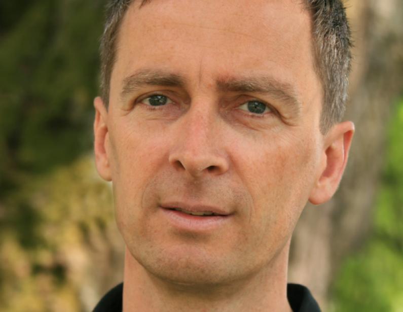 Auf dem Foto ist Peter Hellmig zu sehen.