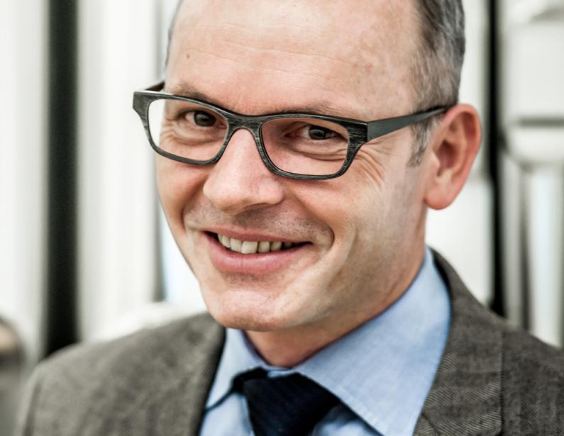 Auf dem Foto ist Jürgen Essl zu sehen.
