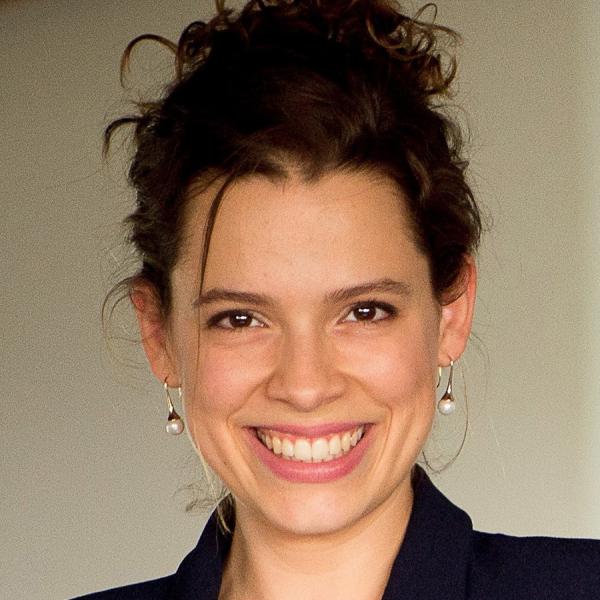 Auf dem Foto ist Silvia Carvalho Molan zu sehen.