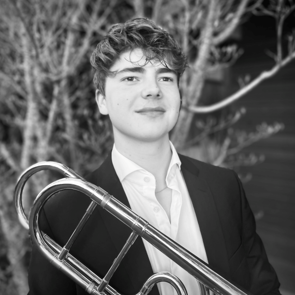 Student Gian Marco Simonett mit Posaune.