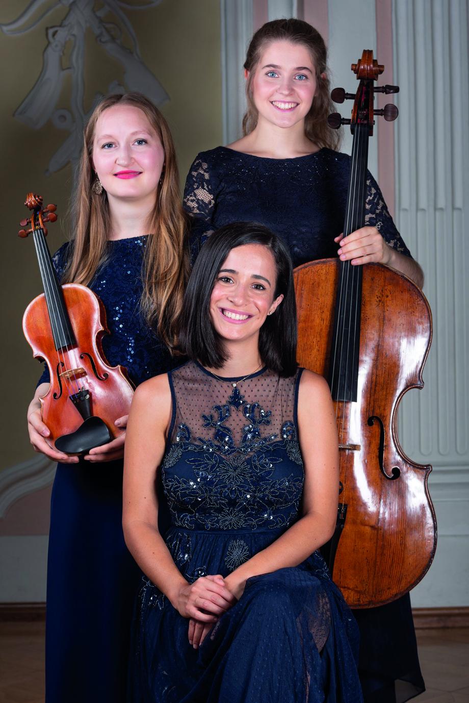 Portraitaufnahme des Trios Lepor