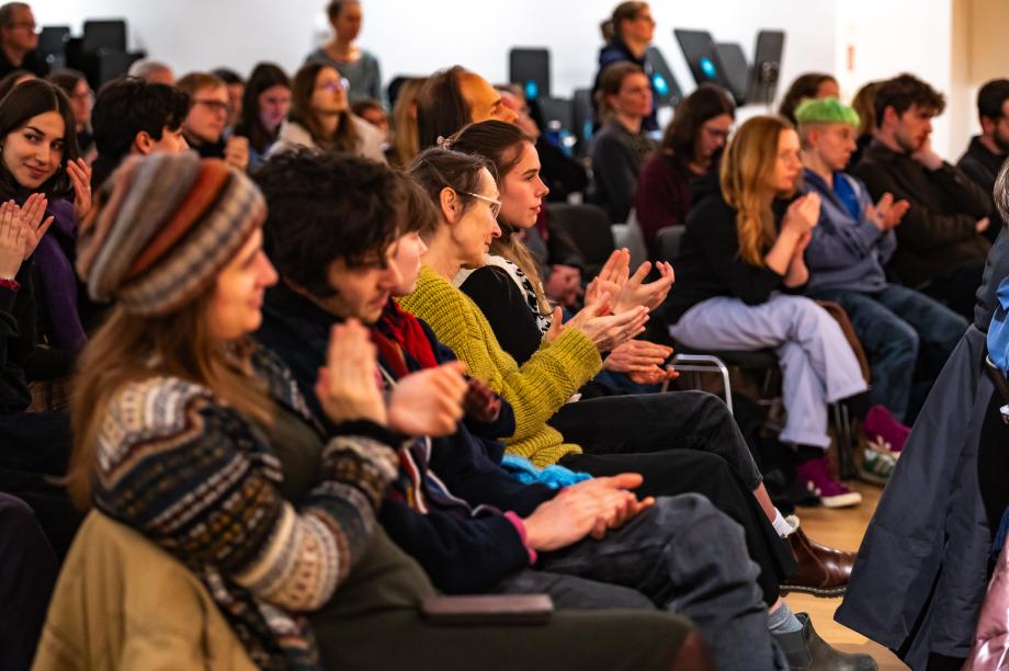 Blick ins Publikum des OPR während der Paneldiskussion.