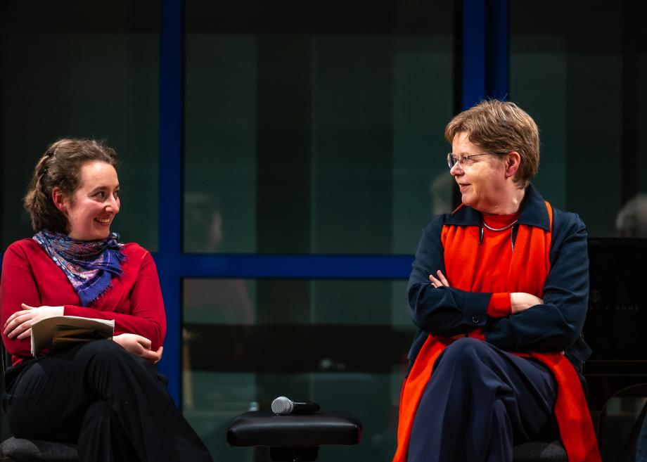 Die Paneldiskussionsteilnehmerinnen Anna Zimmermann vom AStA und Prof. Dr. Susanne Rode-Breymann von der Hochschule für Musik Nürnberg. 